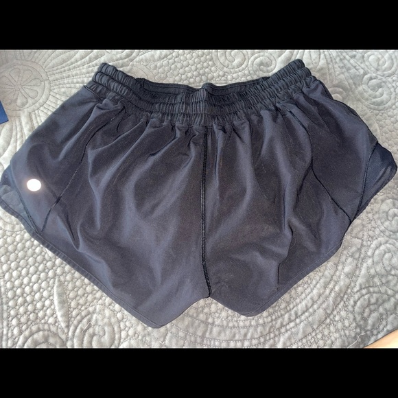 BLACK 2.5IN LULU SHORTS - Picture 3 of 3